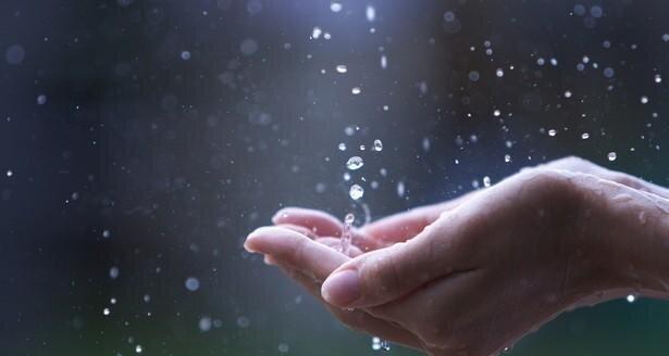 窗外的雨滴（一场不期而遇的相遇）