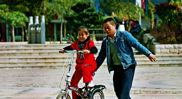 学习骑车的艰辛与收获（怀揣童年梦想，迈出新的旅程）