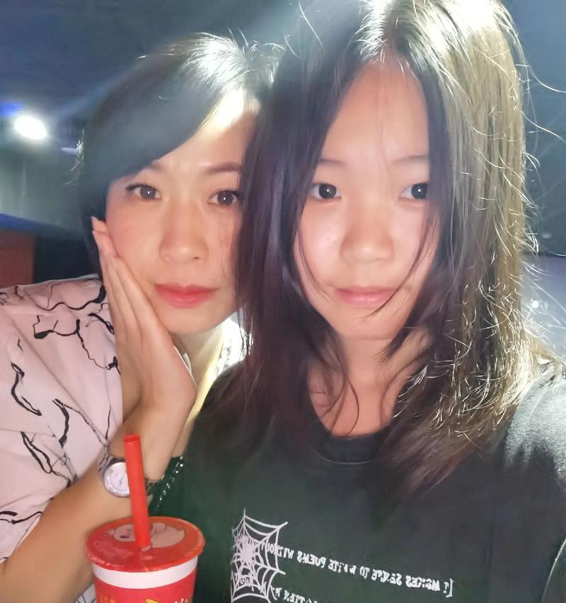 我妈妈，我的遮风挡雨的小伞（感恩母爱，与伞同行）