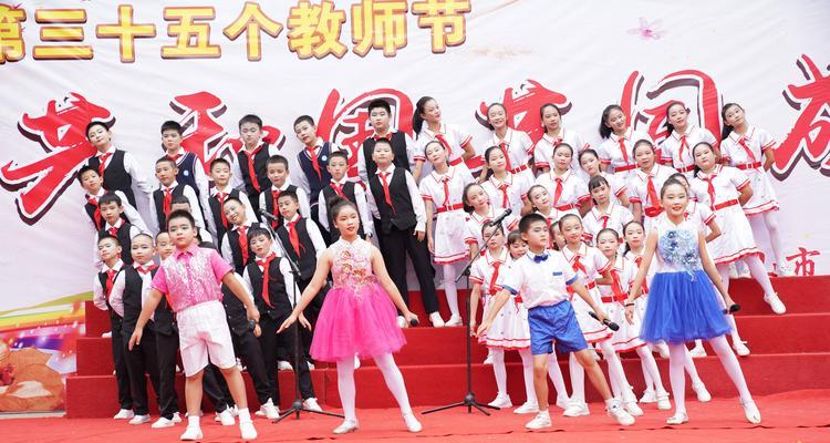 老师,像亲人一样(一位年轻而又有能力的班主任)