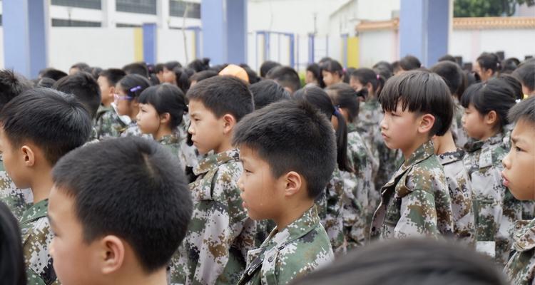 难忘的第一次军训——我成长的经历（勇攀高峰，锤炼意志，从此走向成熟）