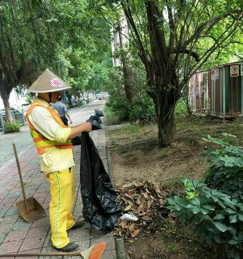 那些在台风中默默奉献的人（以清洁工为例，用真心做好每一件事）