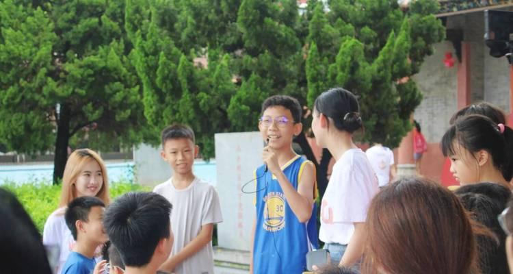 讲述主人公是一个什么样的人，以及他的家庭背景，为故事做铺垫。