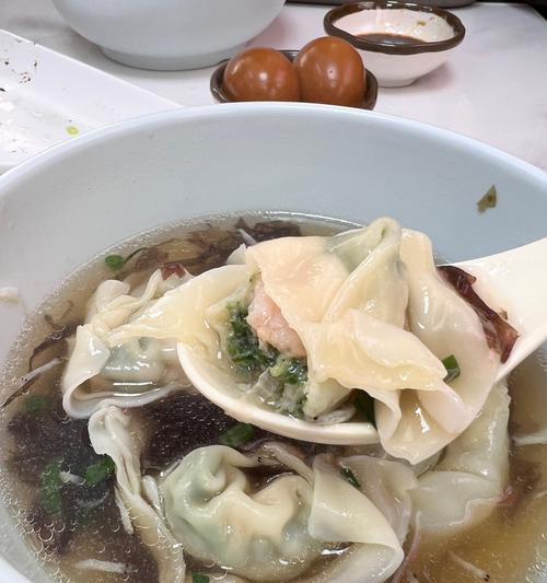 一碗热气腾腾的包馄饨（一个家族与包馄饨的故事）