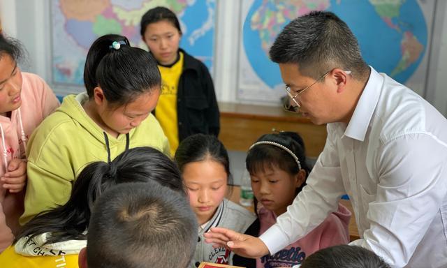 有趣的一堂课(小学生们的新奇体验)