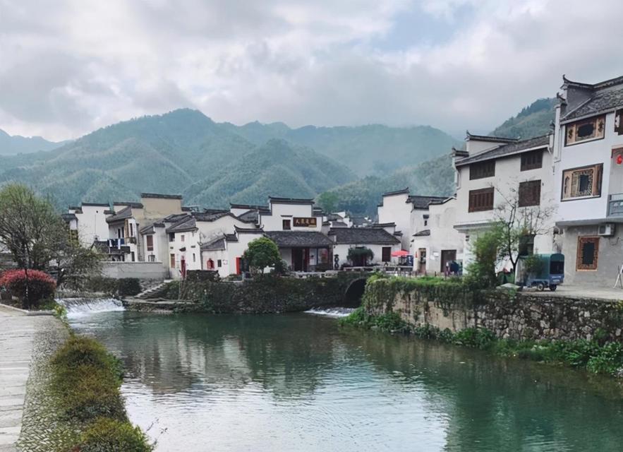 乡村春天（山清水秀，生机盎然）