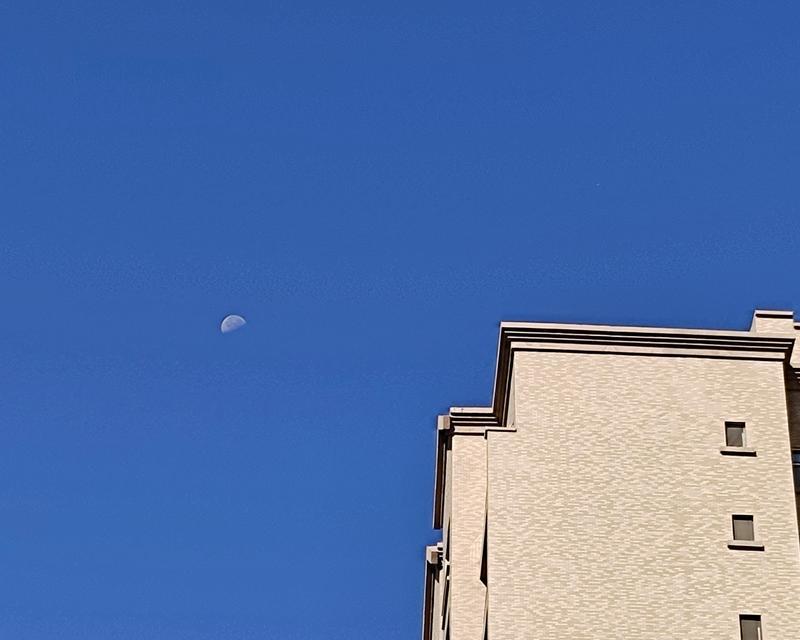 我和月亮玩捉迷藏（一场不可思议的游戏）