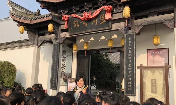 走出教室，欣赏大自然的美好风景。（让我找到了真正的自我，重新拥抱生活的美好。）
