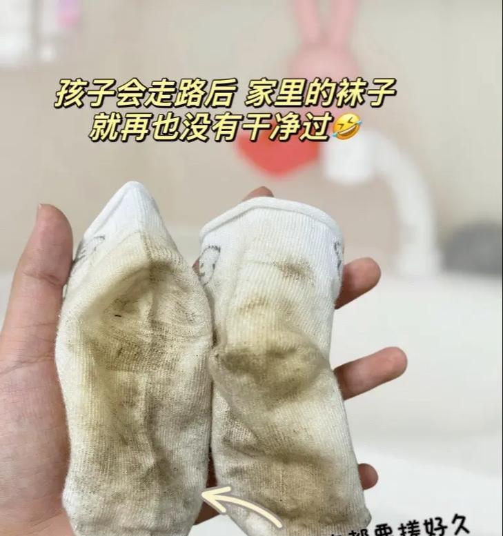 洗一双袜子的故事（温暖你的心灵，洗涤你的疲惫）